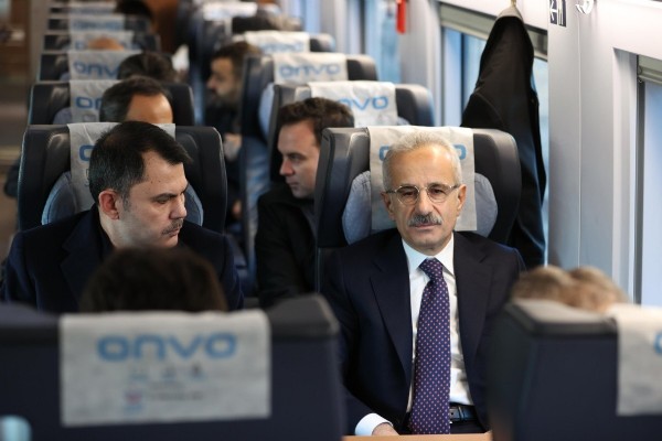 Uraloğlu ve Kurum'dan YHT yolculuğu! Konya'ya hızlı trenle gittiler