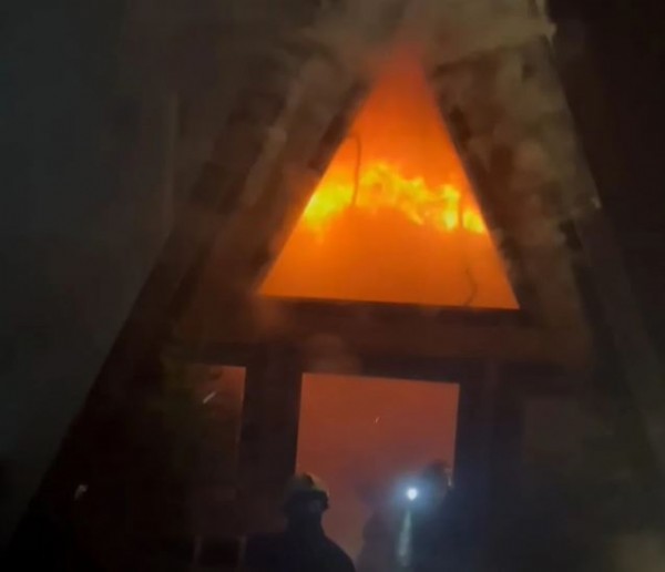 Sapanca'da bungalov alev alev yandı