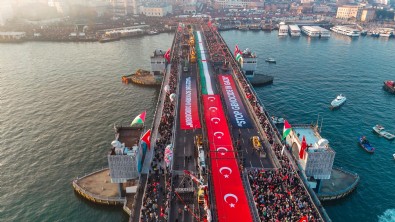 Dünya’nın gözü Türkiye’ye çevrildi: Tarihi Yürüyüş Dış Basına Damga Vurdu! Yunan medyasını o söz rahatsız etti