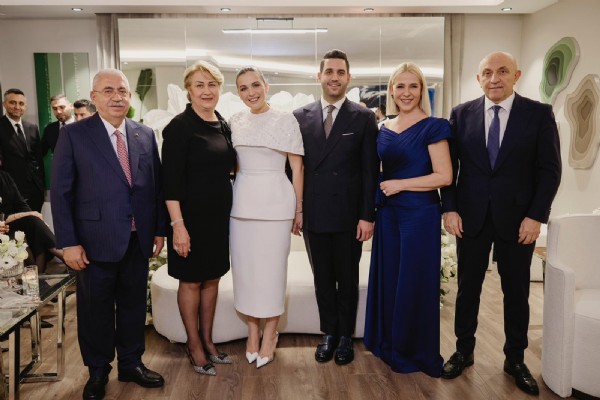 Sinan Engin'in kızı nişanlandı! İşte mutluluk dolu o anlar...