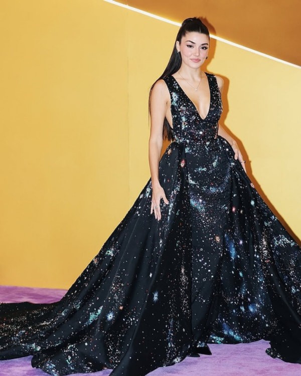 Ünlü şarkıcı Arabistan'ı salladı!