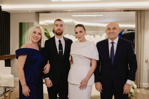 Sinan Engin'in kızı nişanlandı! İşte mutluluk dolu o anlar...