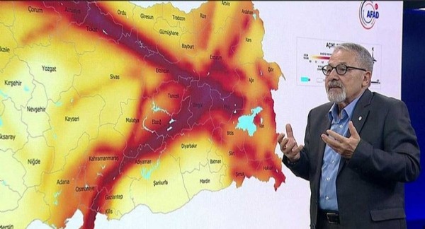 Naci Görür o fay hattını işaret ederek uyardı: 'Bu fay kırıldı kırılacak'