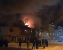 Sivas’ta iki katlı ahşap ev kül oldu