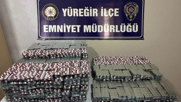 Adana'da uyuşturucu operasyonu gerçekleştirildi:38 bin 425 uyuşturucu hap ele geçirdi.