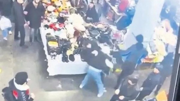 İstanbul'da bit pazarında dehşet: İtalyan şefin oğluna bıçaklı saldırı