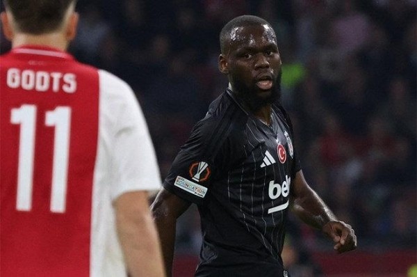 Beşiktaş'ta beklenen ayrılık gerçekleşiyor! Bugün imzaya gidecek