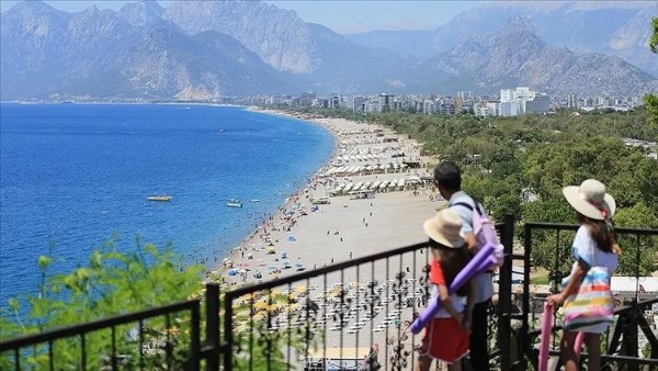 Antalya turizmi rekora doymuyor! Yabancı ziyaretçi sayısı zirveye çıktı