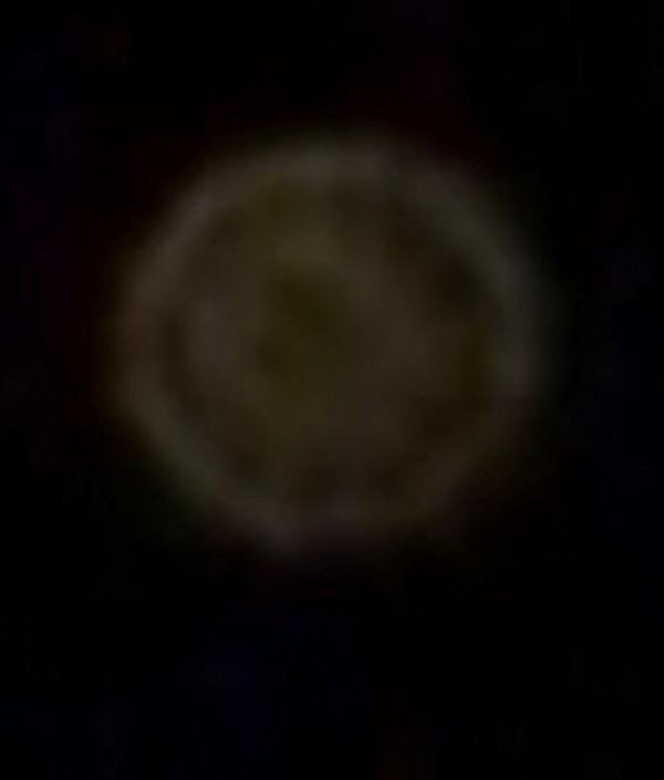 Gökyüzünde esrarengiz cisim! Renk değiştirip olduğu yerde sabit kaldı