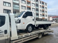 Kastamonu'da başıboş köpekler kamyonu parçaladı