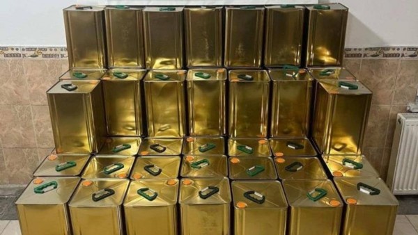 Konya'da piyasa değeri yaklaşık 540 bin lira olan 1.800 litre sahte ve karışım zeytinyağı ele geçirildi