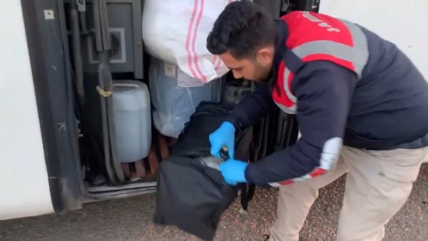 Şanlıurfa'da yolcu otobüsünde 14 kilo esrar ele geçirildi