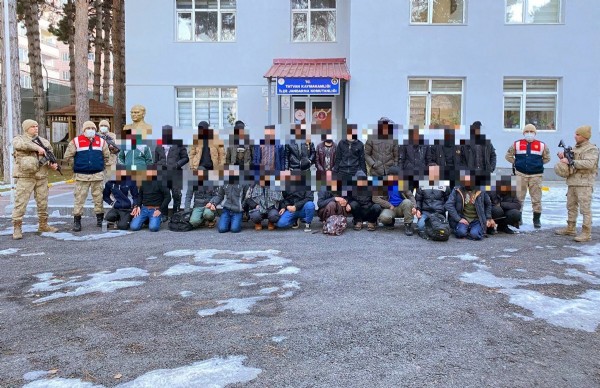 Bitlis'te kaçak göçmen operasyonu: 24 göçmen yakalandı