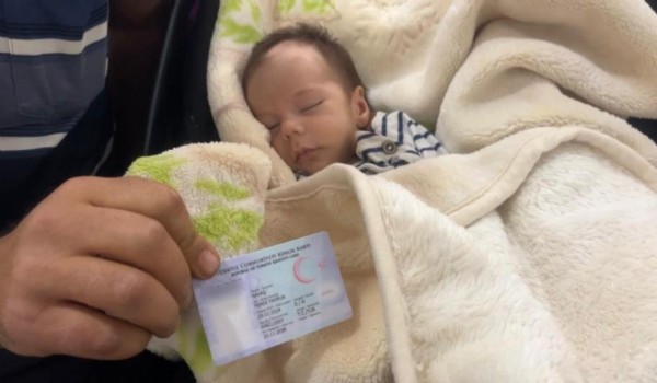 Antalya'da bebeğine Ferdi Tayfur'un adını koydu