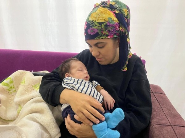 Antalya'da bebeğine Ferdi Tayfur'un adını koydu