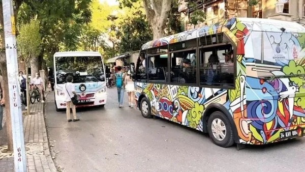 İmamoğlu kendisini protesto eden vatandaşla alay etti: Sesin çok detone