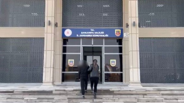 Şanlıurfa'da kadın terörist teslim oldu