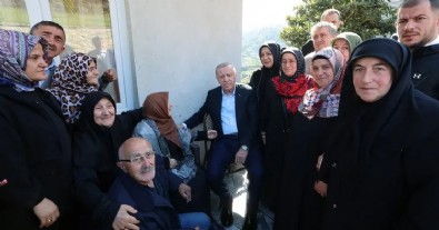 Cumhurbaşkanı Erdoğan baba ocağında! Tek tek komşularıyla sohbet etti