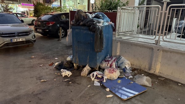 CHP'li belediyede çöp krizi! Adana sokakları pisliğe teslim oldu