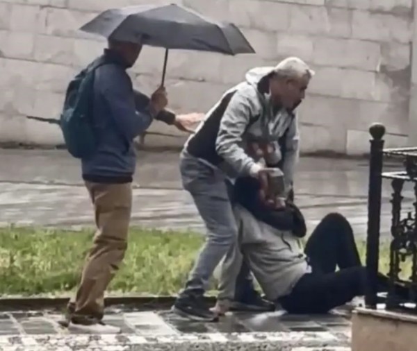 Uyuşturucu Kullanan Oğluna Acımadı!