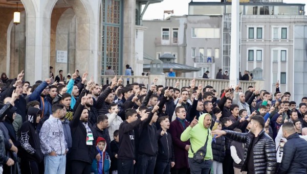 Gençler Taksim Camii'nde Buluştu!