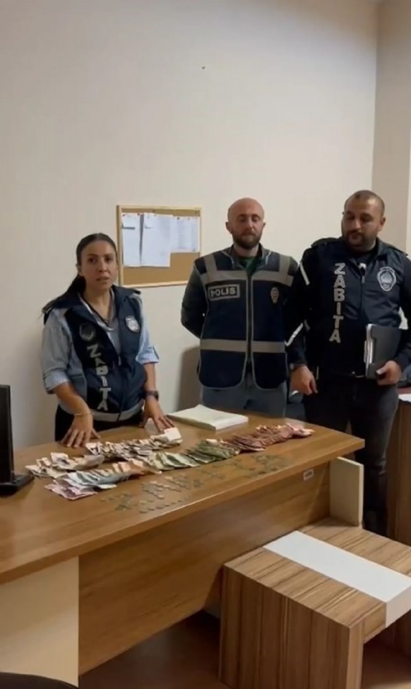 Dilenci değil adeta kuyumcu! Üstünden çıkanlar şaşkına çevirdi