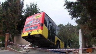 Yine İETT yine kaza! Üsküdar'da İETT otobüsü duvara çarptı