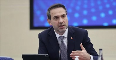 Bakan Bayraktar, Enerji Haftası için Rusya’ya gitti