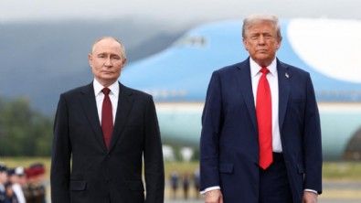 Trump'tan Zelenski zirvesi öncesi Putin'le görüşme
