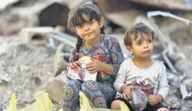 Gazze'de evler yıkık umutlar ayakta! Filistinliler enkaza dönen yuvalarını onarmaya başladı