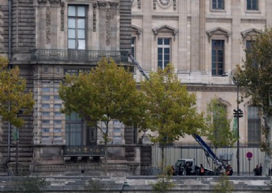 Louvre Müzesi'nde 88 Milyon Euroluk Soygun: 7 Dakikada 9 Eser Çalındı