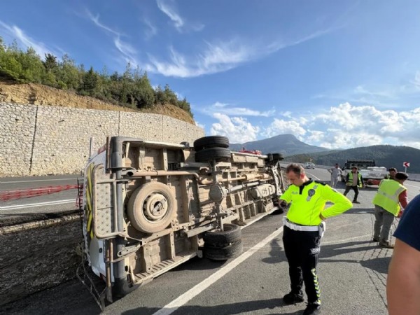 Yolcu minibüsü şarampole uçtu! Çok sayıda yaralı var
