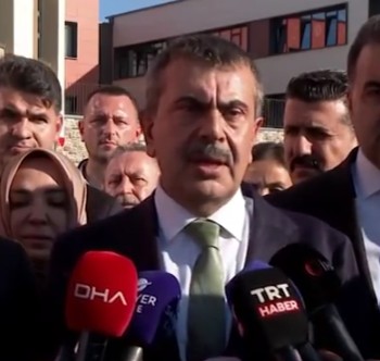 Bakan Tekin: Cumhurbaşkanı Erdoğan’ın Posterinin Okullarda Yer Alması Anayasal Bir Zorunluluk