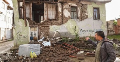 Balıkesir'deki depremin yaraları sarılıyor! AFAD duyurdu: Afet bölgesine dev ödenek