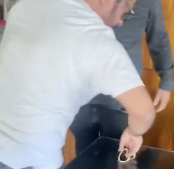 CHP'de yolsuzluk zinciri bitmiyor! Eski Kemer Belediye Başkanı rüşvet iddiasıyla gözaltına alındı