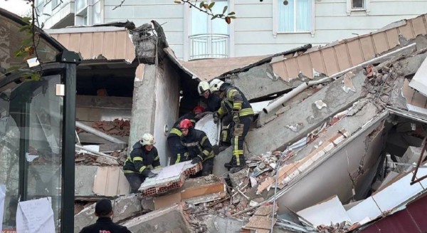 Gebze’de 7 Katlı Bina Çöktü: Enkaz Altında Aynı Aileden 5 Kişi
