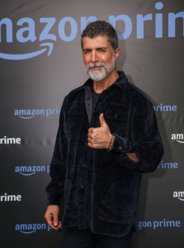 Özcan Deniz eski imajına geri döndü