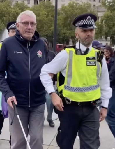 Filistin'e Destek Verdiği Gerekçesiyle Görme Engelli Vatandaşı Tutukladılar!