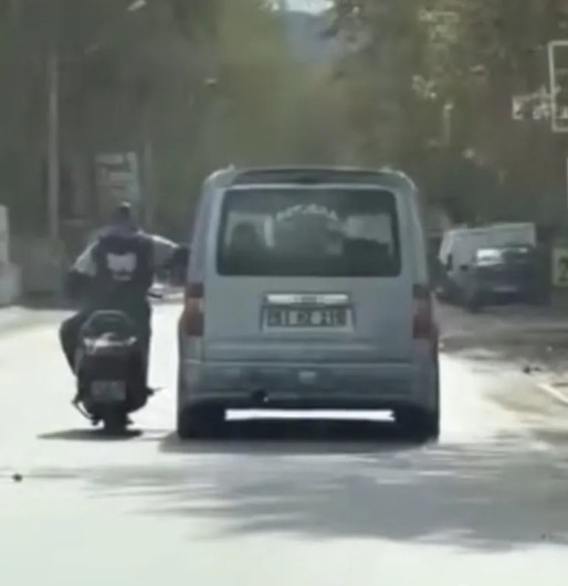 Trafikte 'Olmaz' Dedirten Hareket!