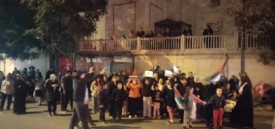 Üsküdar halkı 'McDonald's'a karşı! 'Kandan yapılmış yiyecekler istemiyoruz'