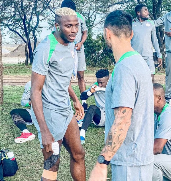 Galatasaray taraftarını endişelendiren görüntü! Osimhen'in bu karesi viral oldu