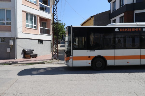 Eskişehirlilerden ‘koltuk’lu isyan! Sözünü tutmayan CHP’li belediyeye ders verdiler