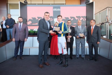 Başkentte Cumhuriyete Yakışan Mücadele! Safkanlardan Muhteşem Sezon Finali