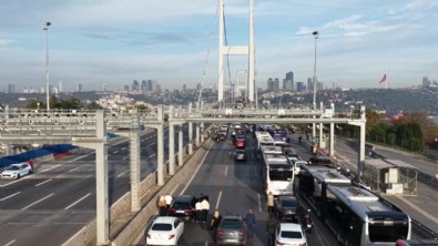 Bir dakikalık sessizlik bir asırlık minnet! 15 Temmuz Şehitler Köprüsü'nde saygı duruşu