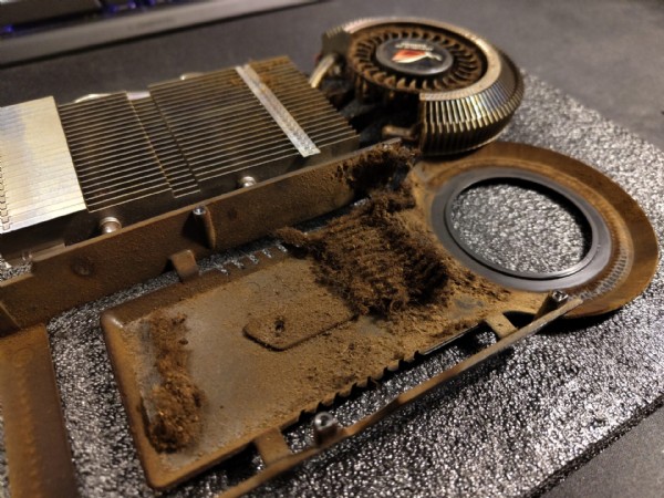 Neden Bilgisayarınızın Yanında Sigara İçmemelisiniz?