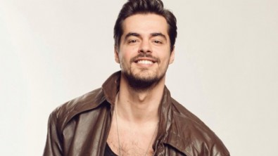 Gönlünü rol arkadaşına kaptırdı