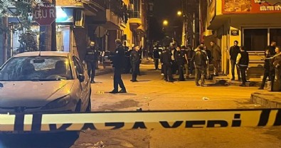 İzmir'de sokak ortasında dehşet! 1 ölü, 3 yaralı