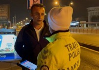  EHLİYET - Ehliyetsiz Sürücü Arabası İçin Ehliyetsiz Arkadaşını Çağırdı!