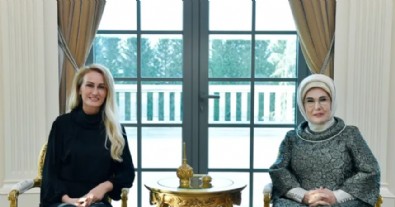 Emine Erdoğan, KKTC Cumhurbaşkanı'nın eşi Erhürman ile bir araya geldi