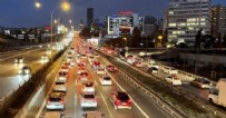 İstanbul'da trafik durma noktasına geldi! Yoğunluk yüzde 89'a ulaştı Haberi